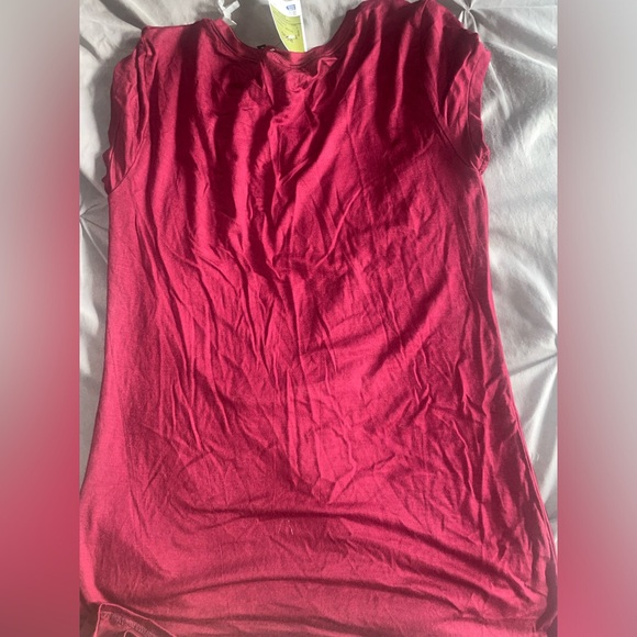 Plain red tshirt size large - Picture 3 of 3